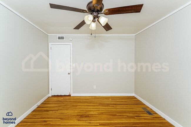 Building Photo - Discover this 3-bedroom, 1.5-bath home in Birmingham’s Spring Lake area!