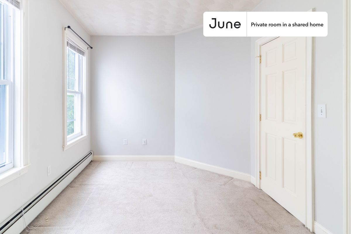 Building Photo - Room in Shared 3 bed/1 bath home