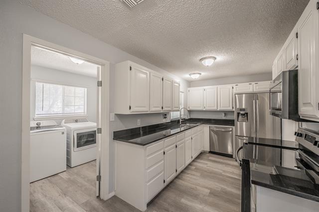 Building Photo - 1009 S Waco St