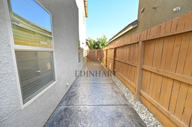 Building Photo - 645 Blue Oak Lane W