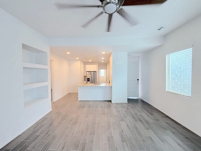 Building Photo - Beautiful 3 bed 2 bath home in Enchanted Hills area of Rio Rancho. Refrigerated Air! Near Hwy 550