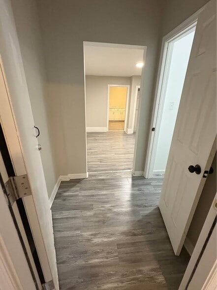 Building Photo - 1507 Centre St