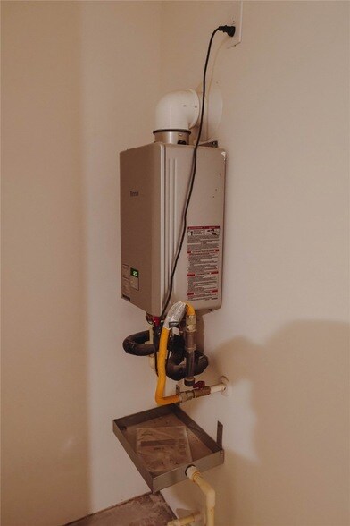 Building Photo - 3352 Vine Ter Trce