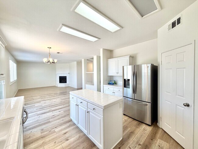 Building Photo - Spacious 5 Bedroom Redhawk Home with LARGE Loft & Backyard in Prime Location