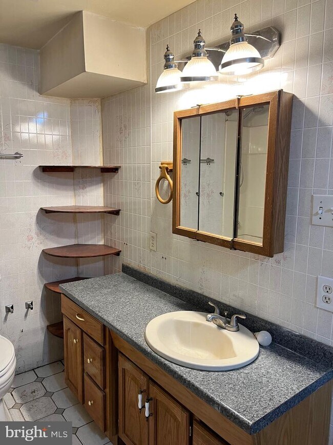 Building Photo - 5525 Larch St