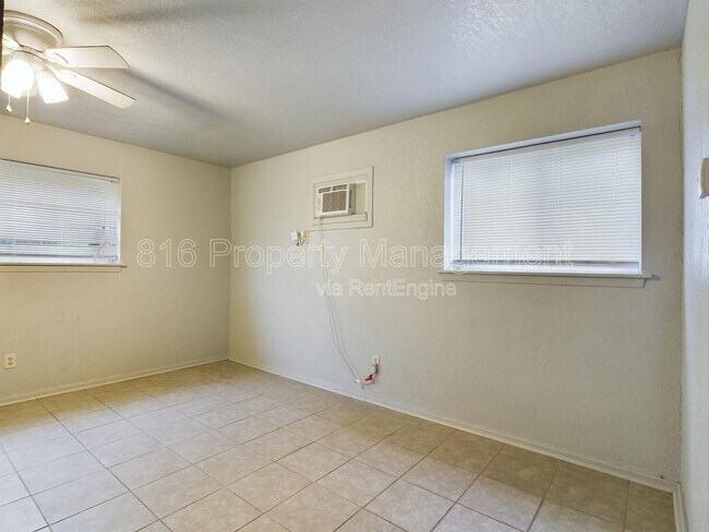 Building Photo - 15112 Bellaire Ave