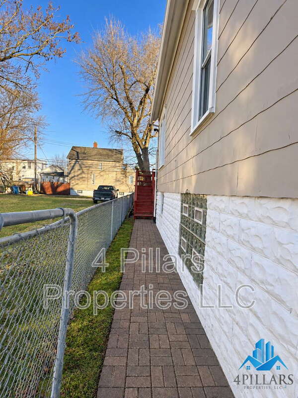 Building Photo - 5647 Sohl Ave