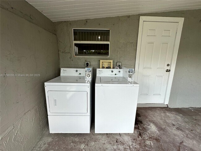 Building Photo - 2811 NW 88th St