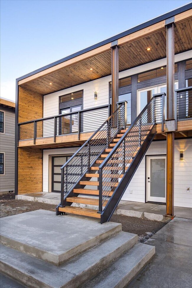 Building Photo - Modern Newly Built 4 Bed, 3 Bath Home!