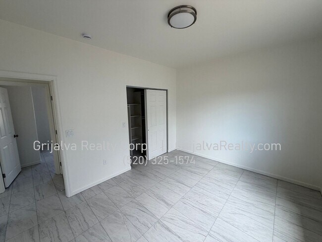 Building Photo - 4519 S 7th Ave