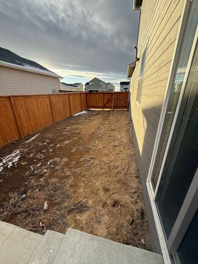 Yard space to grill - 3029 Oxley St