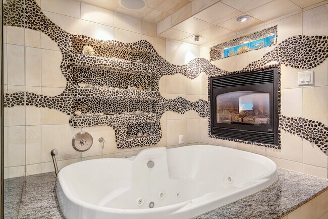 Building Photo - 8280 Queen St