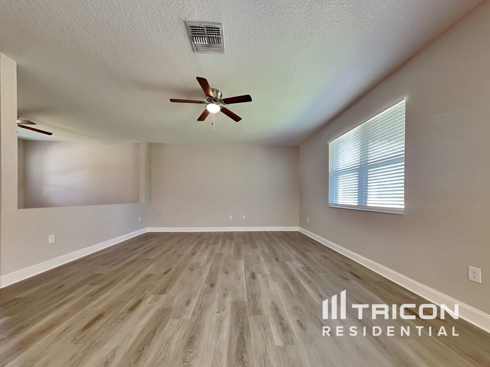 Building Photo - 10636 Laguna Plains Dr