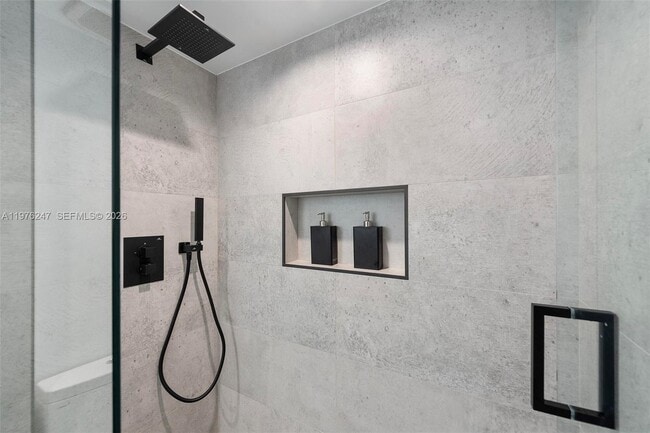 Building Photo - 400 South Pointe Dr