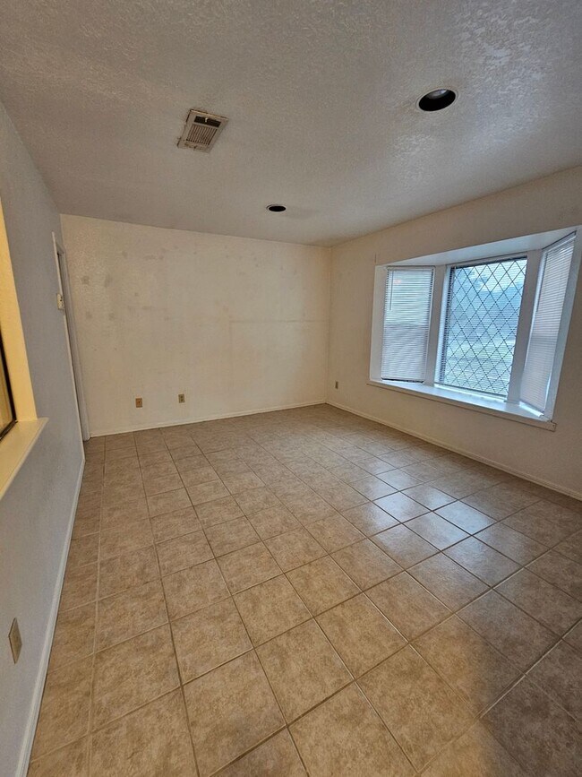 Building Photo - PRELEASING for July 2026! (3) Bed+Converte...