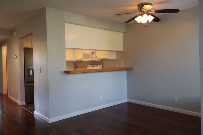 Building Photo - Rice Ranch Condo