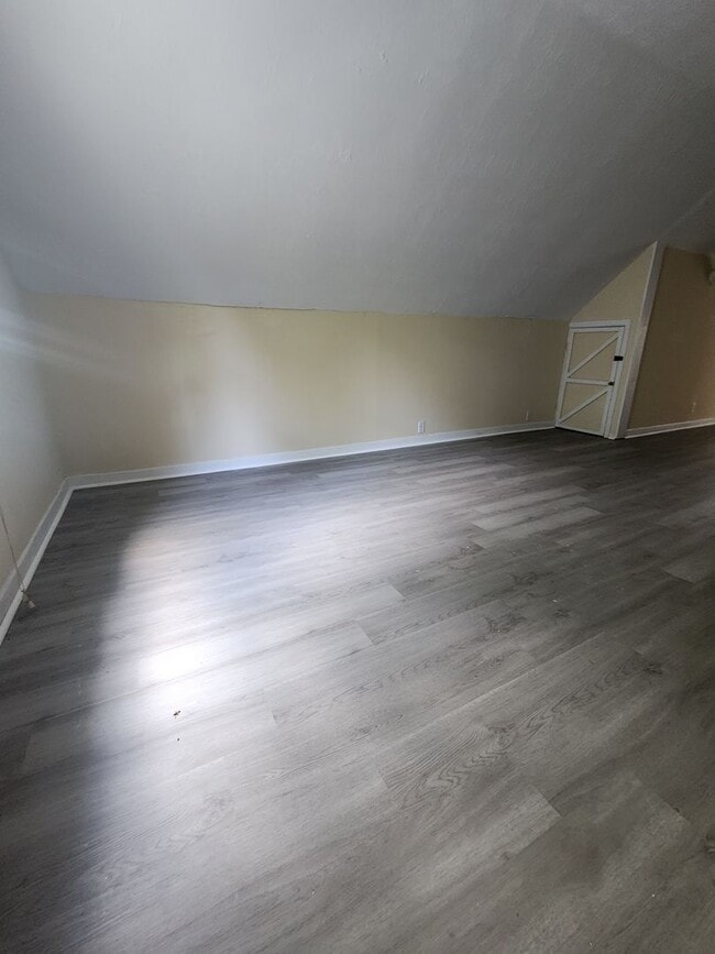 Building Photo - One Bedroom Clean Apt For Rent