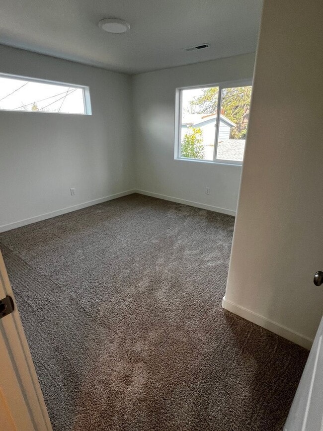 Building Photo - 3639 E Amazon Dr