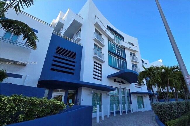 Building Photo - 7600 Collins Ave