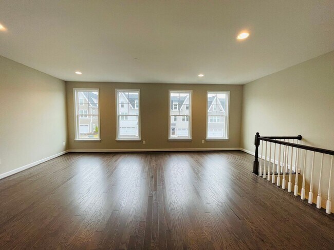 Building Photo - Townhouse for Rent in Preston Lake