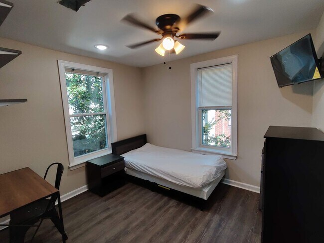 Building Photo - 5535 Crowson St