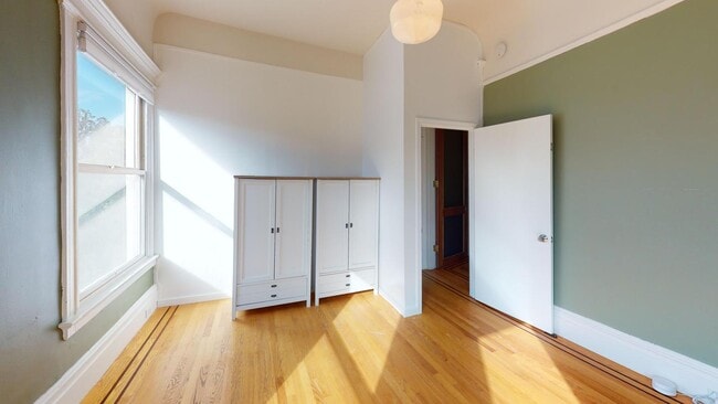 Building Photo - 1738 Bush St