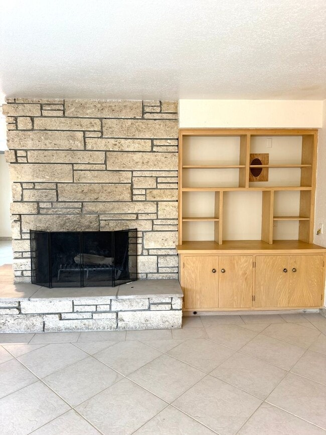 Building Photo - Cozy 2 Bedroom 1.5 Bathroom