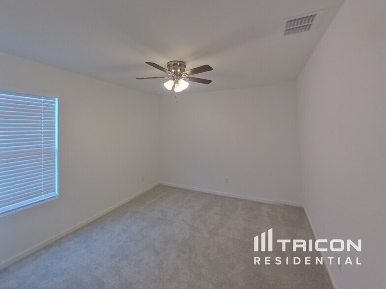 Building Photo - 838 Ponderosa Ln