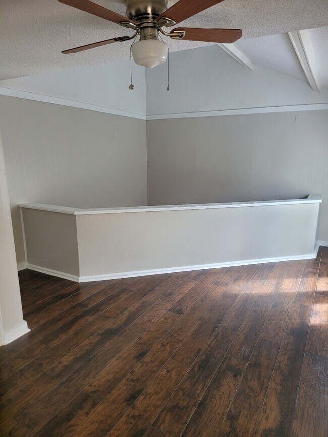 Building Photo - 361 Hickory Hill Dr