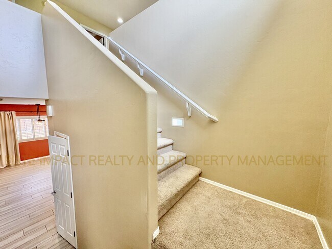 Building Photo - 6004 S Meadow Breeze Dr