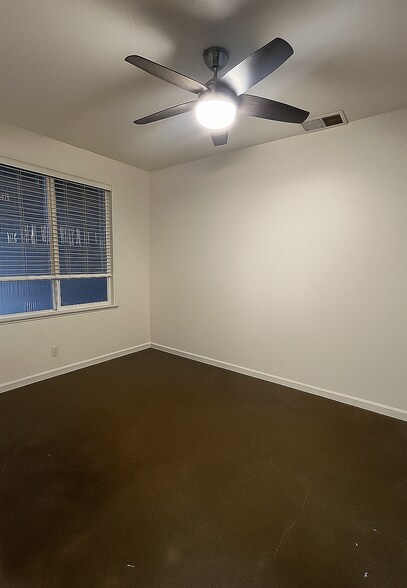 Building Photo - 12990 Excalibur Dr