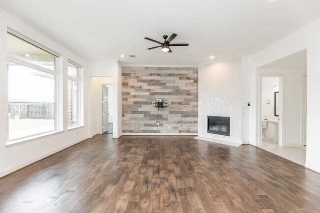 Building Photo - 25514 Kearsley Dr