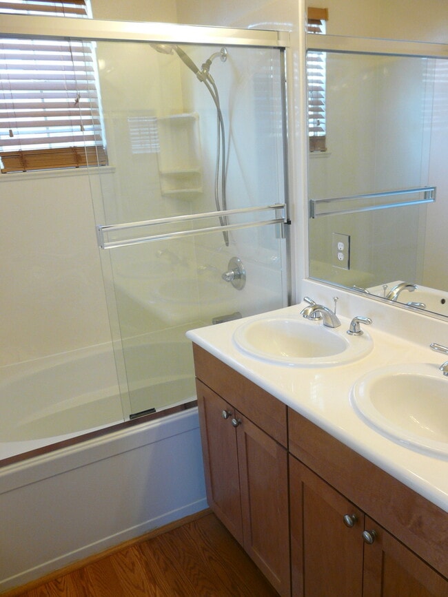 Building Photo - Beautiful 2 Bedroom 2 Bath North San Jose ...