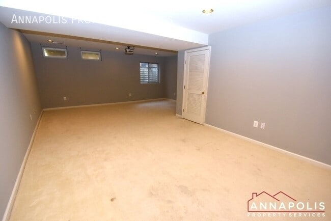 Building Photo - 916 Glaze Ct
