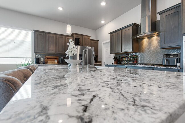 Building Photo - Pristine Four Bedroom 2 Bath home in Mesa Village