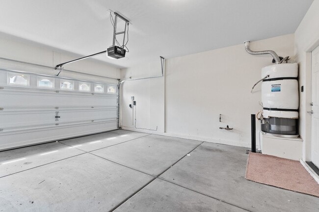 Building Photo - Stunning 4 Bedroom Home in South Las Vegas Area