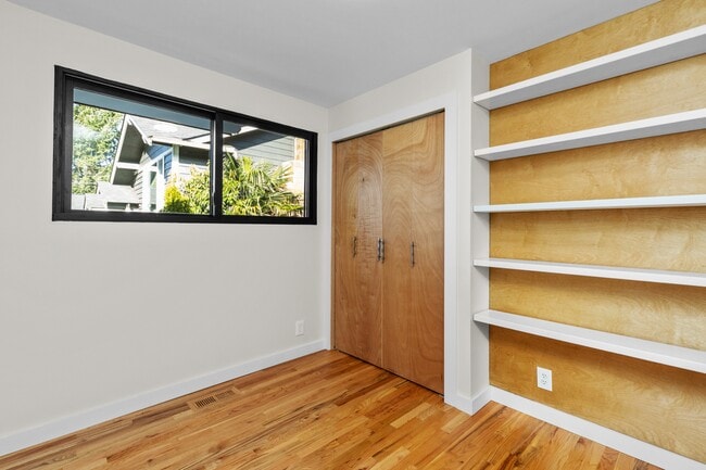 Building Photo - 7910 133rd Ave NE