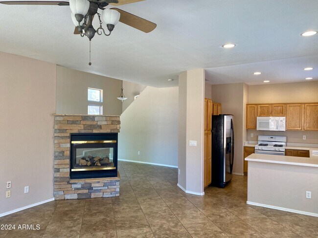 Building Photo - 4008 E Ironhorse Rd