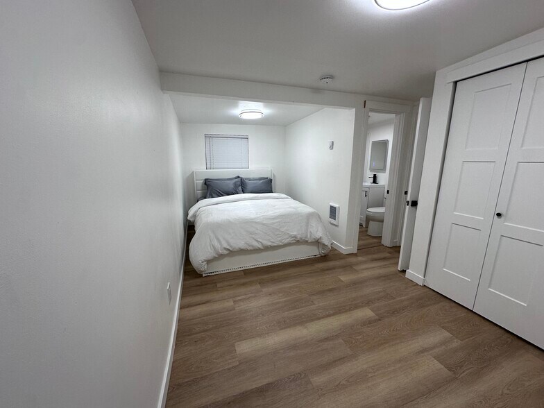 Building Photo - 1747 NE 147th St