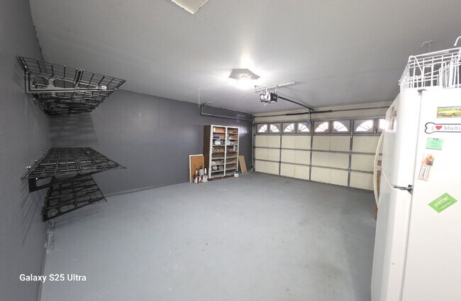 Building Photo - "Charming 2-Bed, 2-Bath Townhouse with Coz...