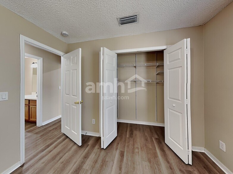 Building Photo - 6200 Erik Ct