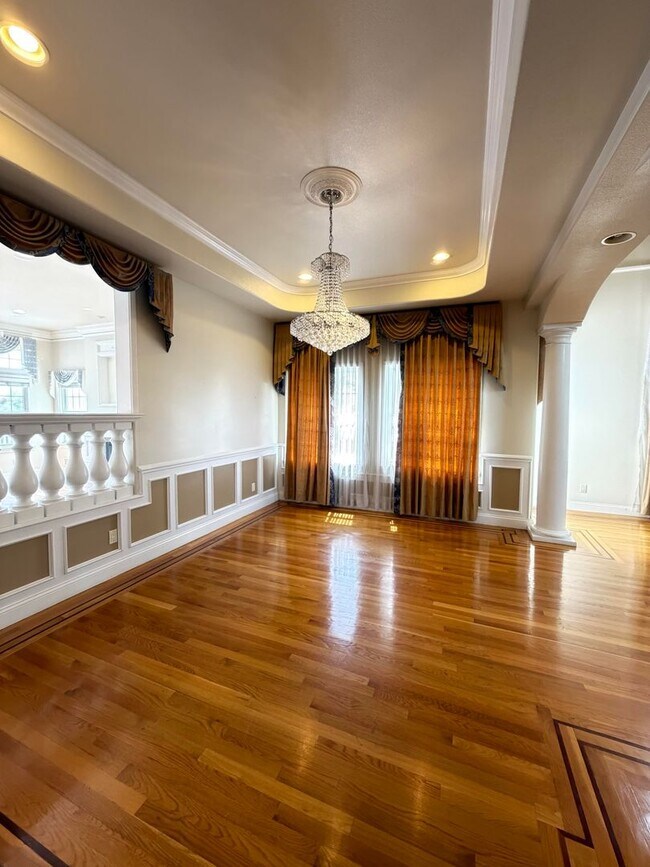 Building Photo - 738 Palmera Ct