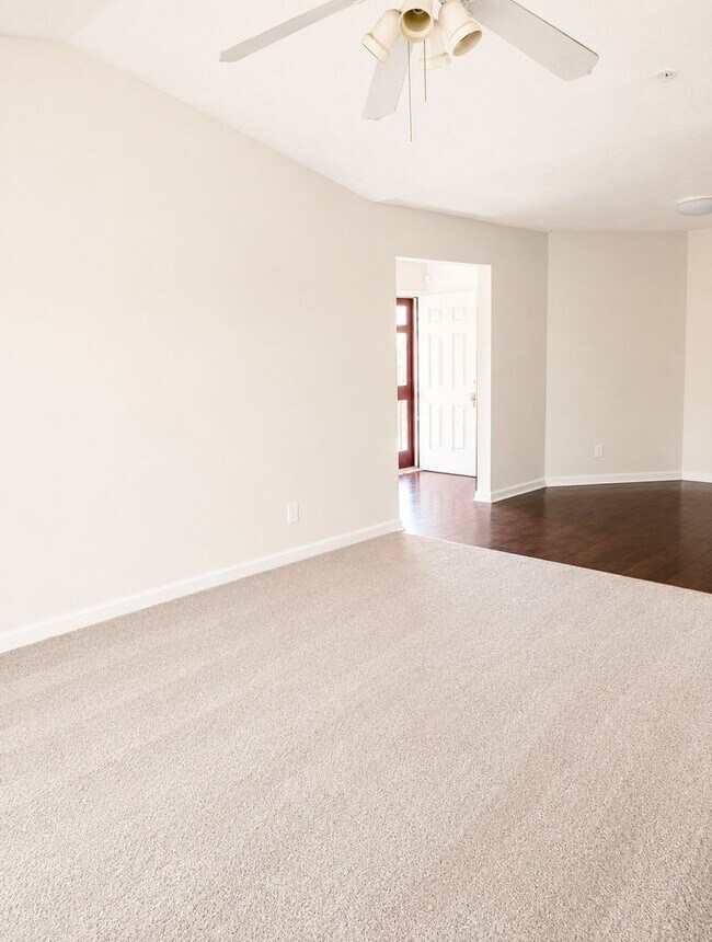 Building Photo - 301 Warton Ln