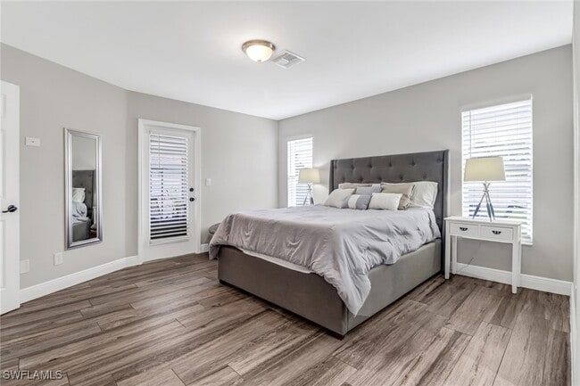 Building Photo - 851 102nd Ave N