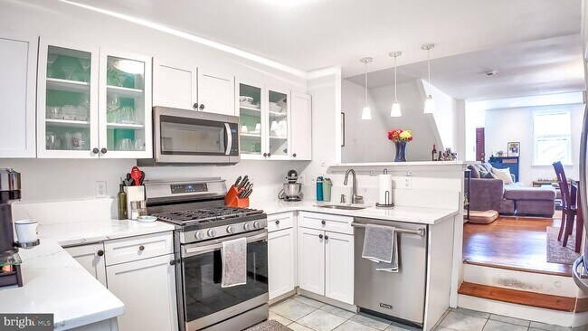 Building Photo - 434 Catharine St