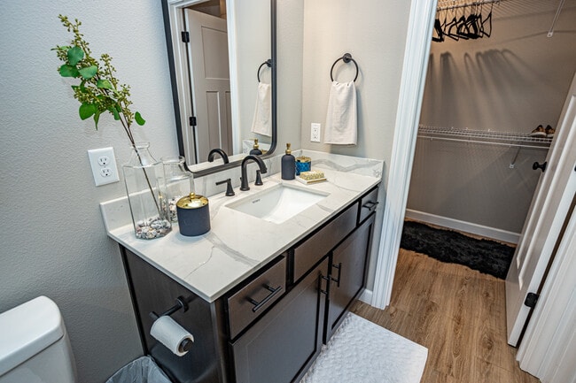 Building Photo - 196 Sierra Cir