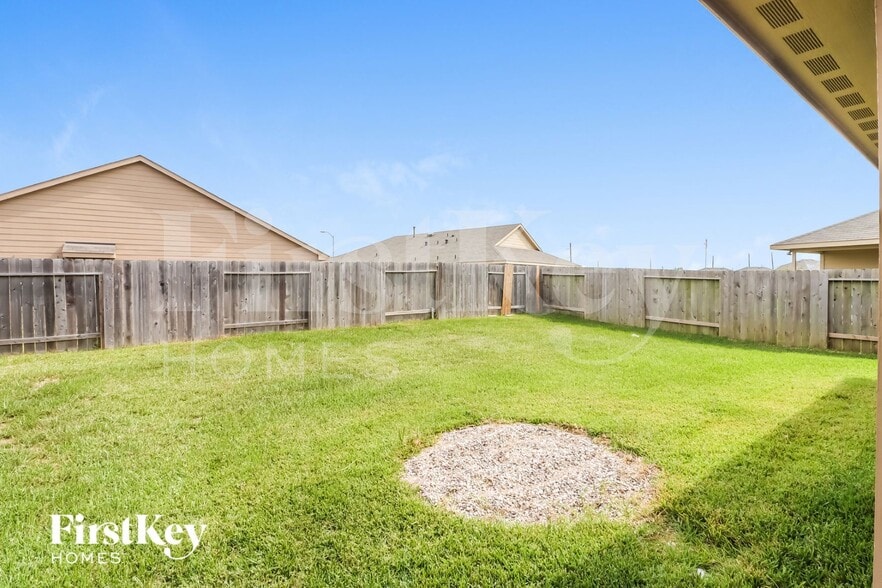 Building Photo - 6010 Diantha St