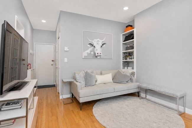 Building Photo - 21 Follen St
