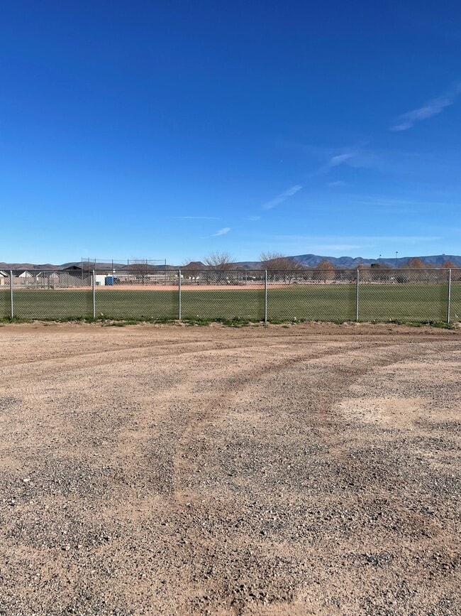 Building Photo - 1118 Helsing Rd