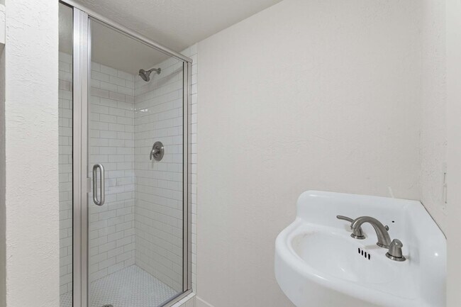 Building Photo - All-Utilities-Included Studio in Historic Bristol Manor | Pet Friendly